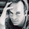 ���� �������, Hugo Weaving