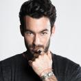 ����� ����, Aaron Diaz