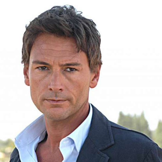 ������ - ������� ������, Roberto Farnesi