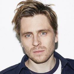 ������ - ������ ��������, Sverrir Gudnason