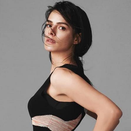 ������ - ����� ������������, Özge Özpirinçci