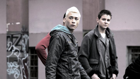 ����� ����