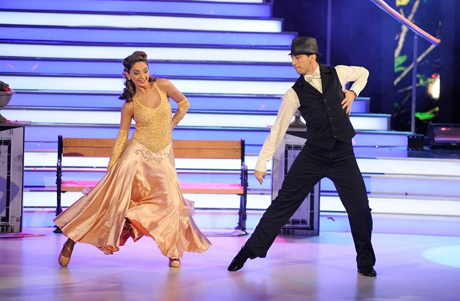 Елен Колева и Елена Добрикова подаряват свои рокли на фенове