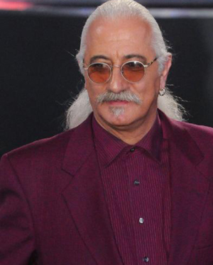 ����� ����