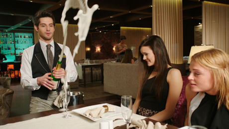 Трети, премиерен за България сезон на най-скъпия руски комедиен сериал „Кухня” започва по bTV Comedy на 7 юни