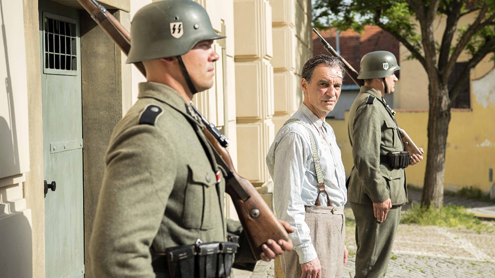 ��������