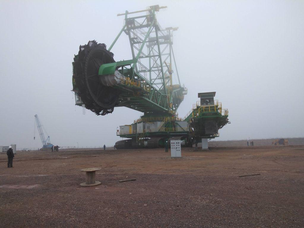 ����� ����