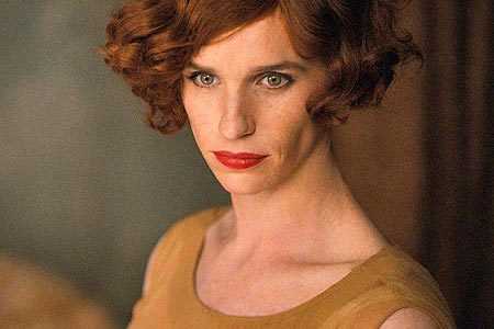 Първа снимка на Еди Редмейн в The Danish Girl