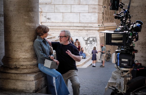 ����� ����