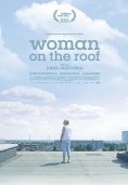 Жена на покрива
