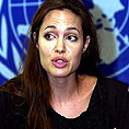 Анджелина Джоли иска да осинови сираче от Хаити